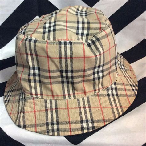 burberry bucket hat plaid with reddish in the inside brim